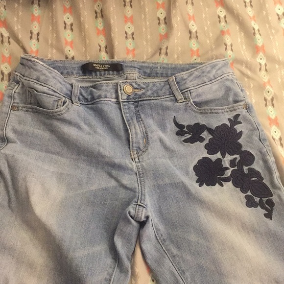 *BOGO 50%*Simply Vera floral embroidered jeans - Picture 3 of 7